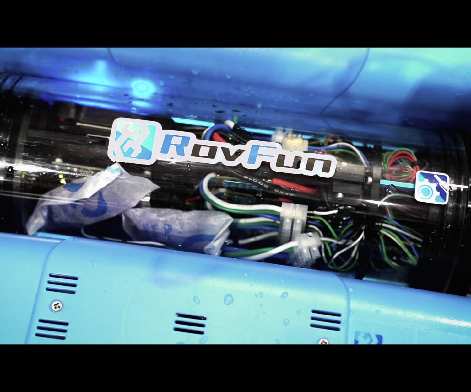 水中ドローンの動画のサムネイル