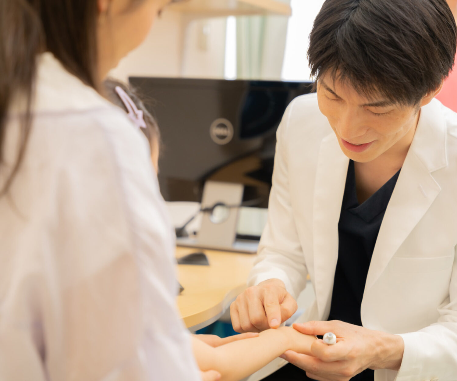 病院診察風景　ファミリア皮膚科長町