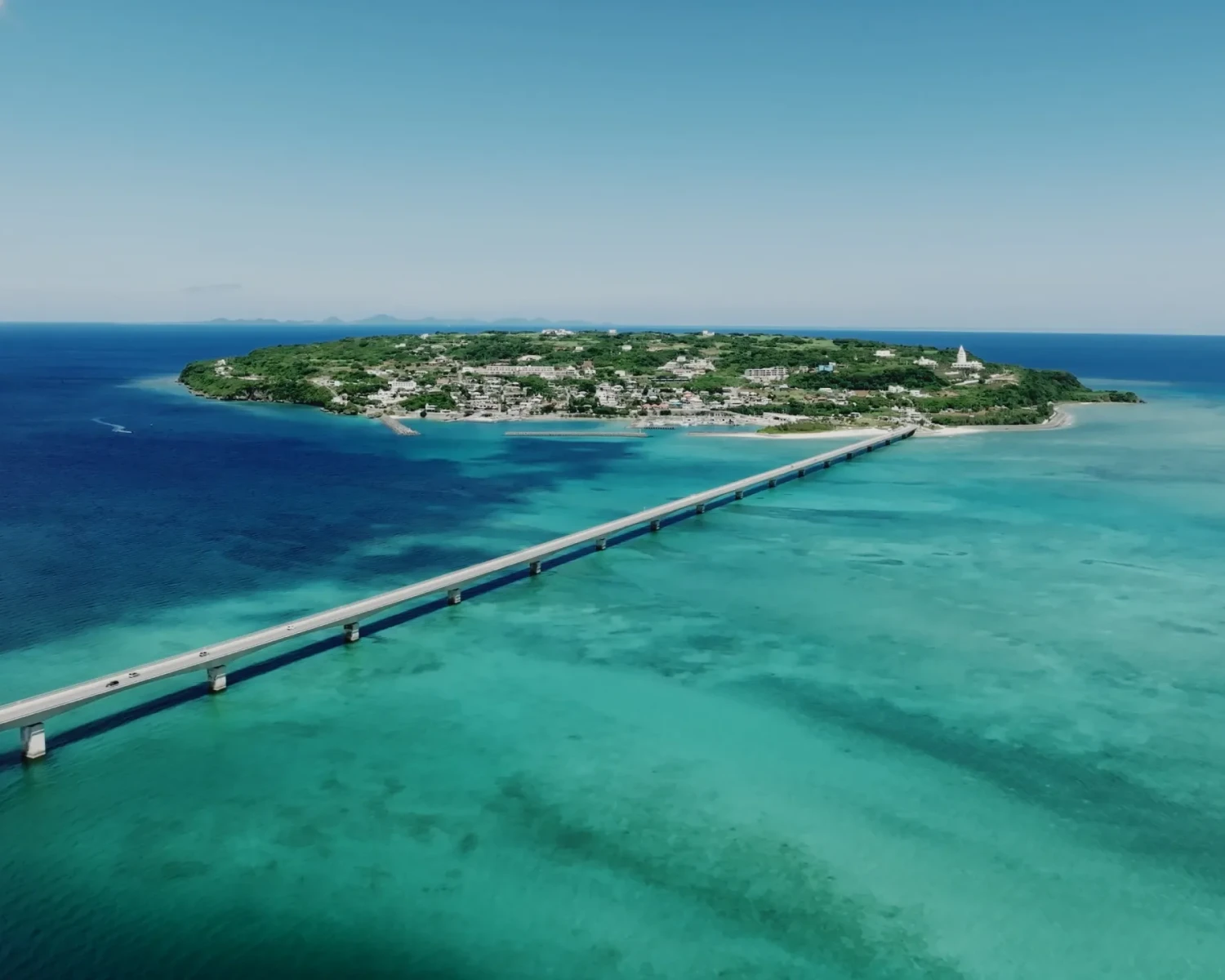 沖縄県名護市の海のドローン撮影素材