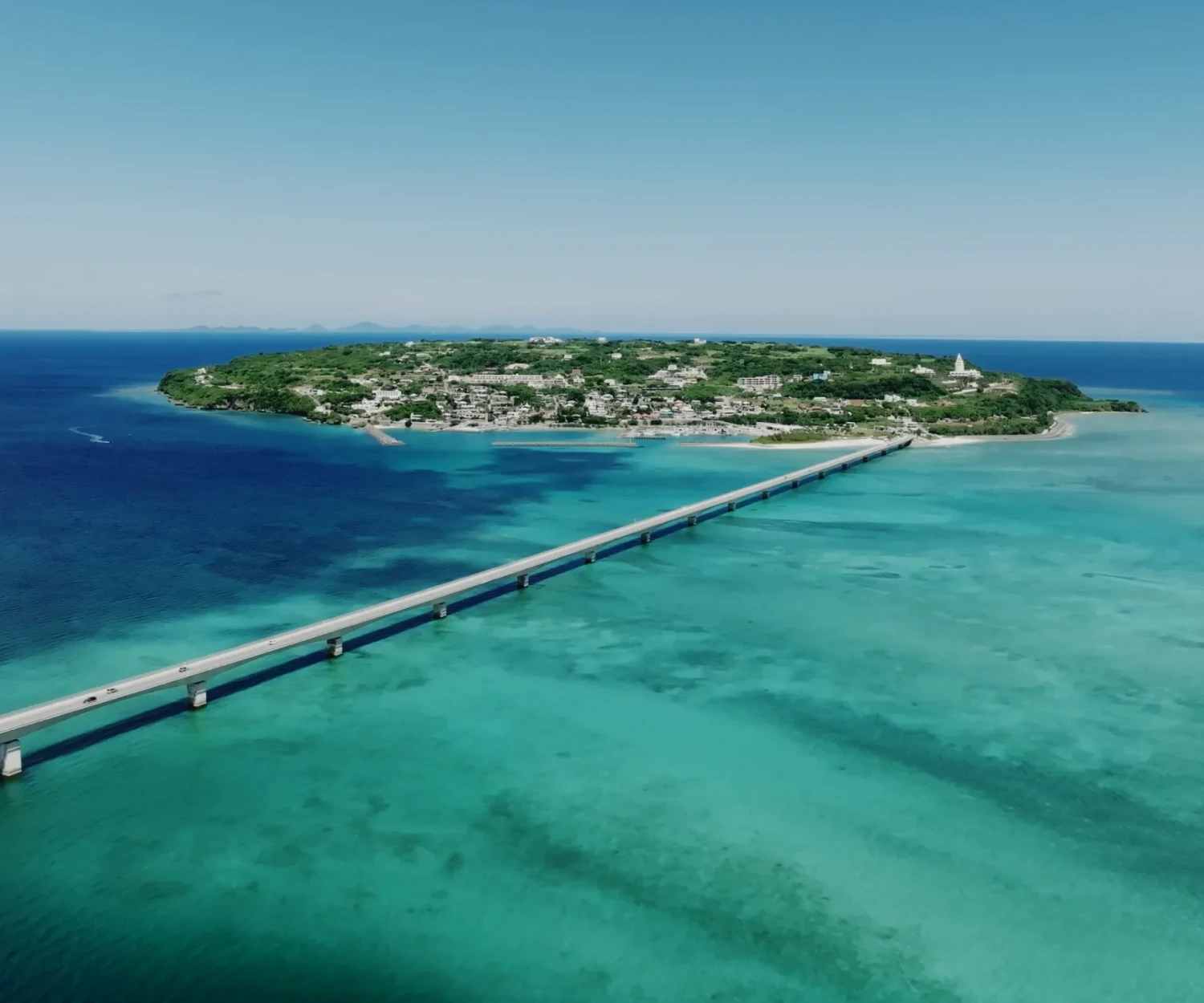 沖縄県名護市の海のドローン撮影素材