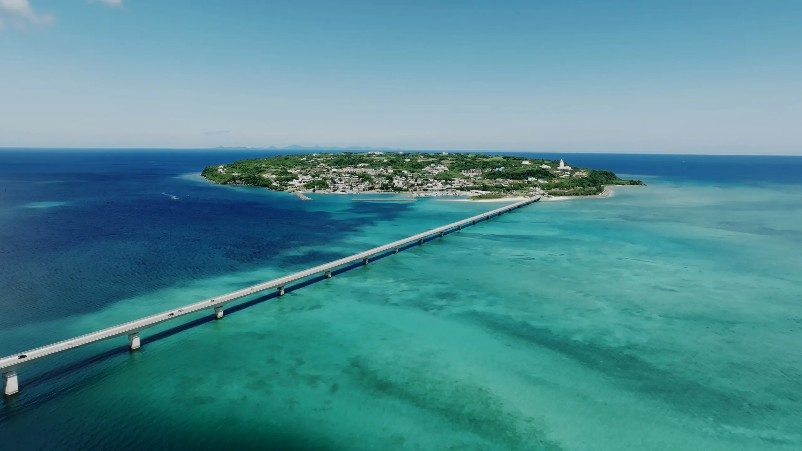 沖縄県名護市の海のドローン撮影素材